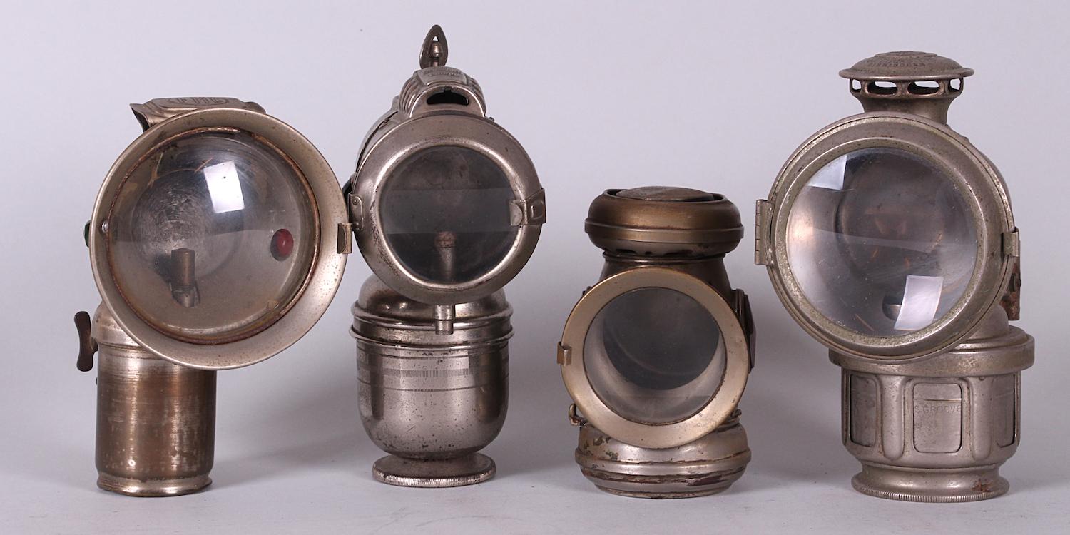 Lot de quatre lampes de vélo. Début XXe siècle.